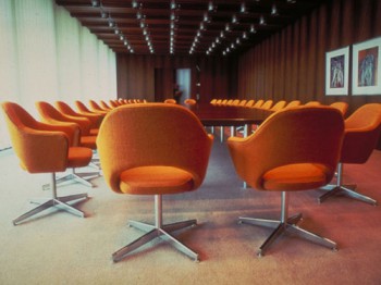 meeting chair by Eero Saarinen 1956 (cashmere black)
