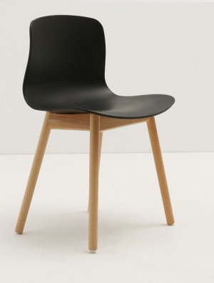 About A Chair AAC12 by Hee Welling black polypropylene (black polypropylene)