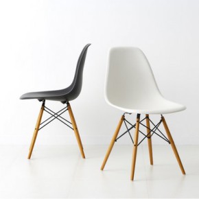 DSW Plasticchair Sidechair by Charles Eames 1950 (Polypropylen schwarz)